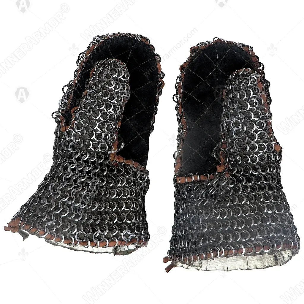 Chainmail mittens on a quilted padded base