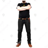 Quilted chausses under leg armor for buhurt