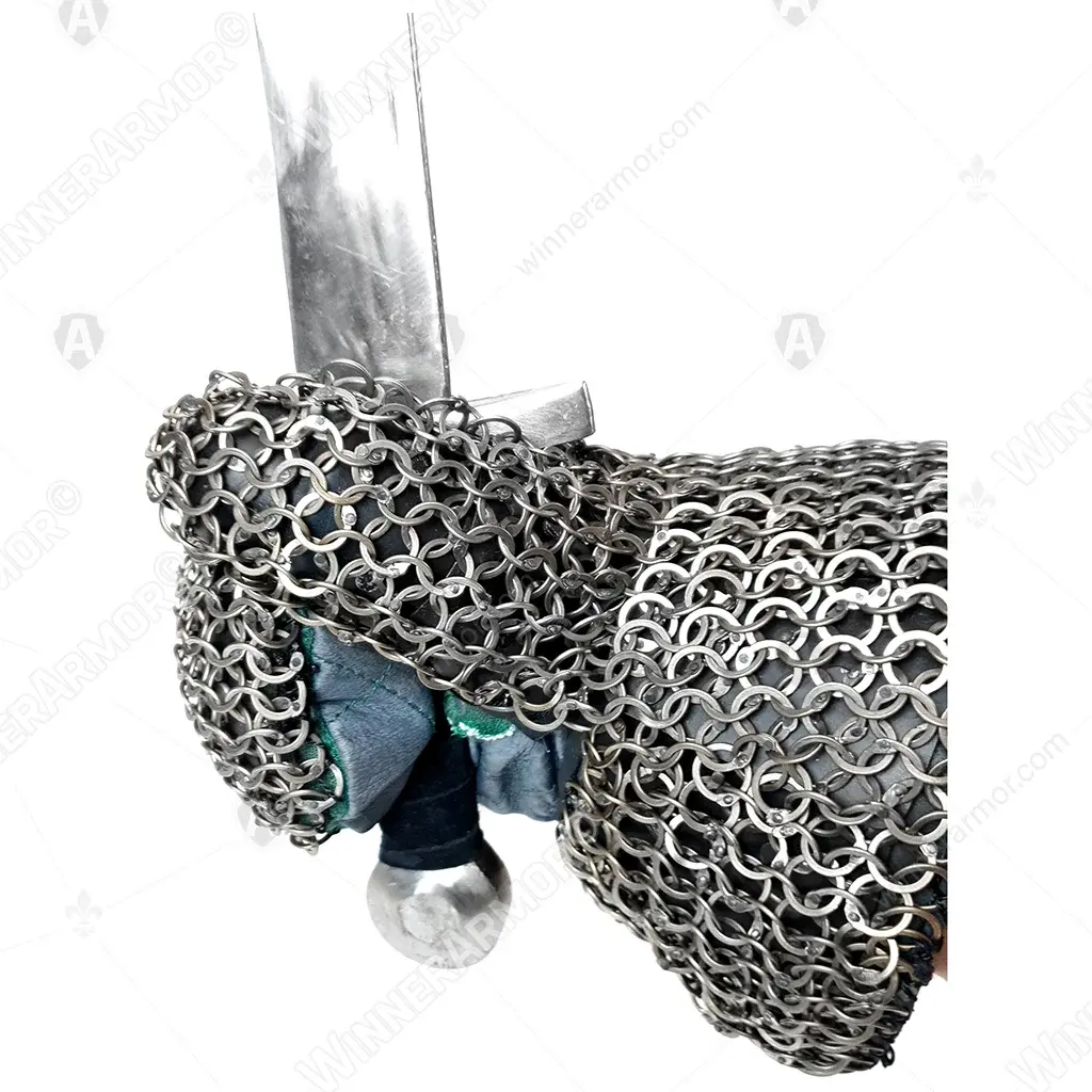 Mail gauntlets with hidden plate protection