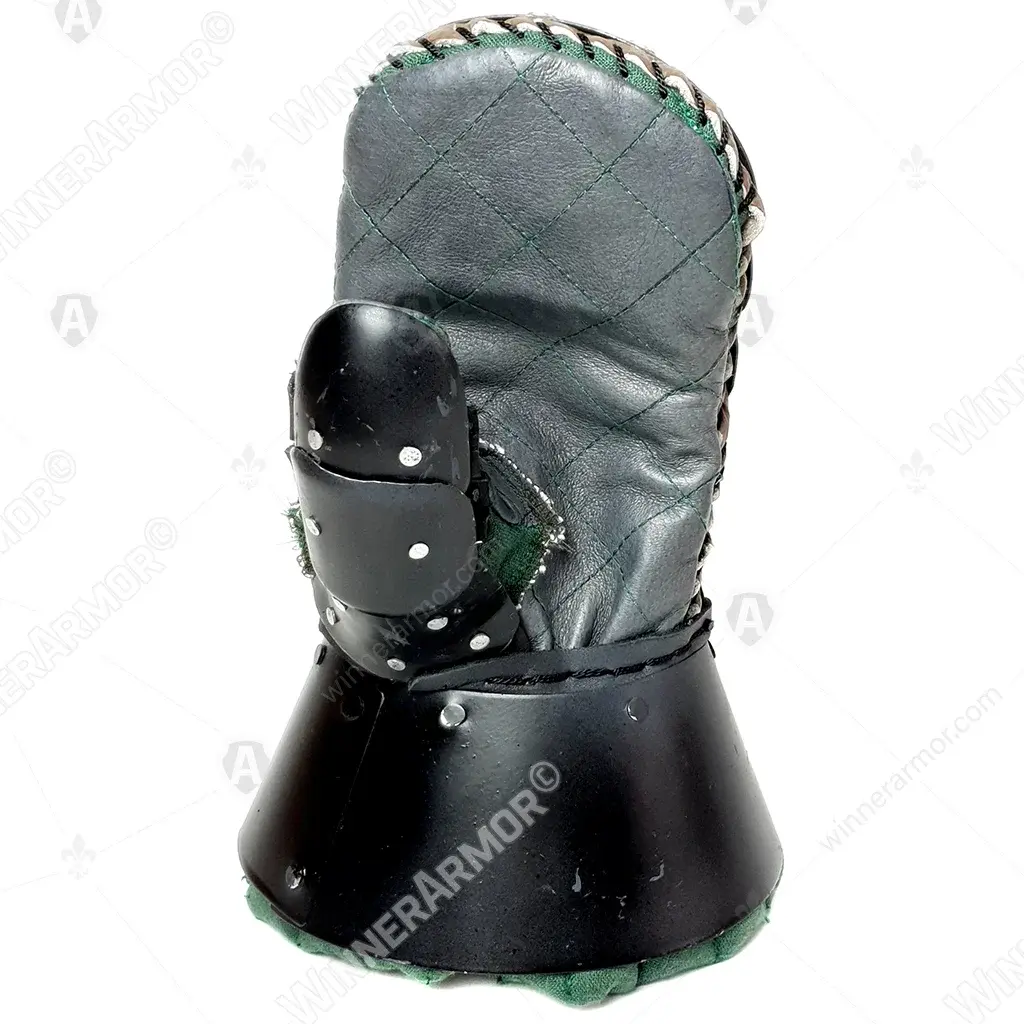 Mail gauntlets with hidden plate protection