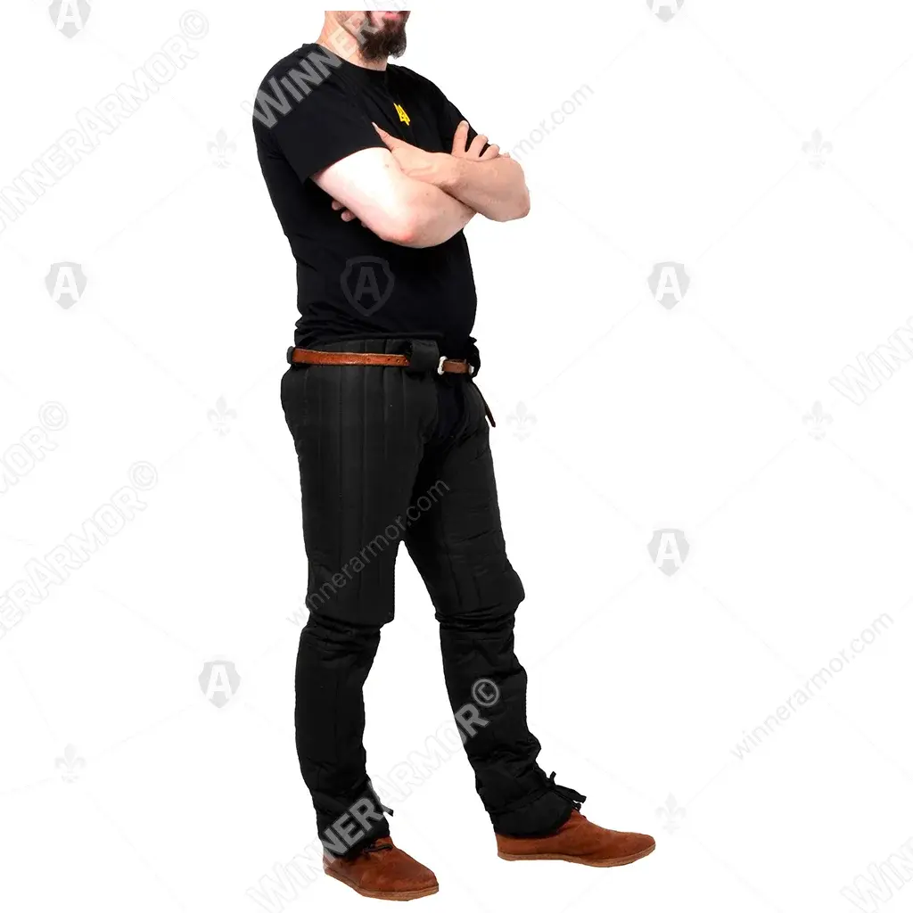 Quilted chausses under leg armor for buhurt