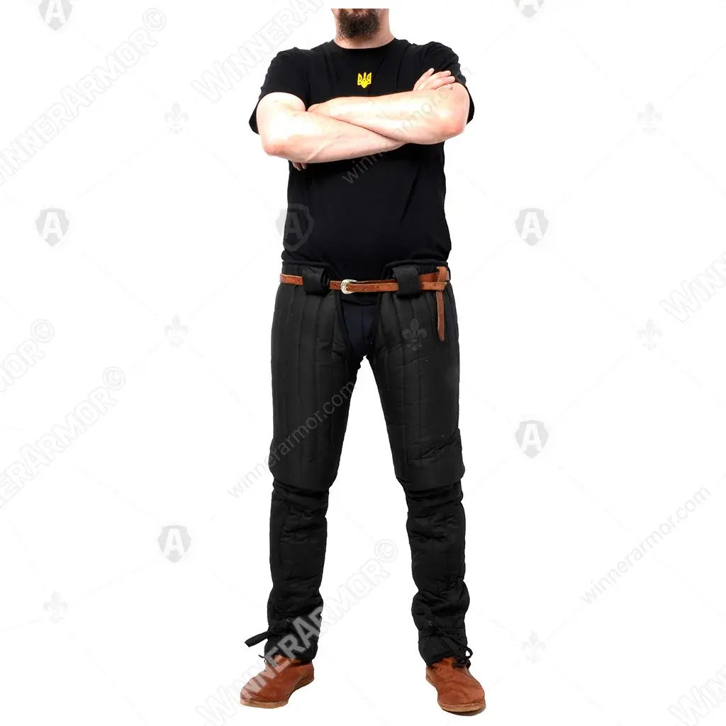 Quilted chausses under leg armor for buhurt