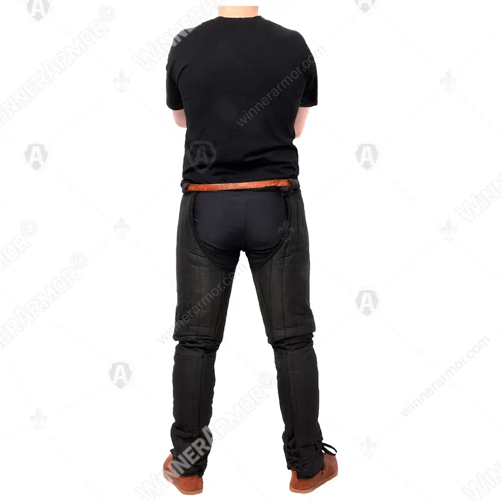 Quilted chausses under leg armor for buhurt