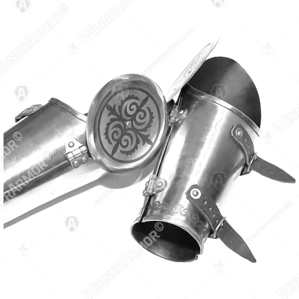 Oriental bracers with rondels for buhurt