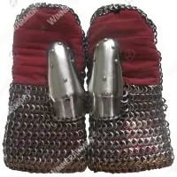 Reinforced mail gauntlets with rondel