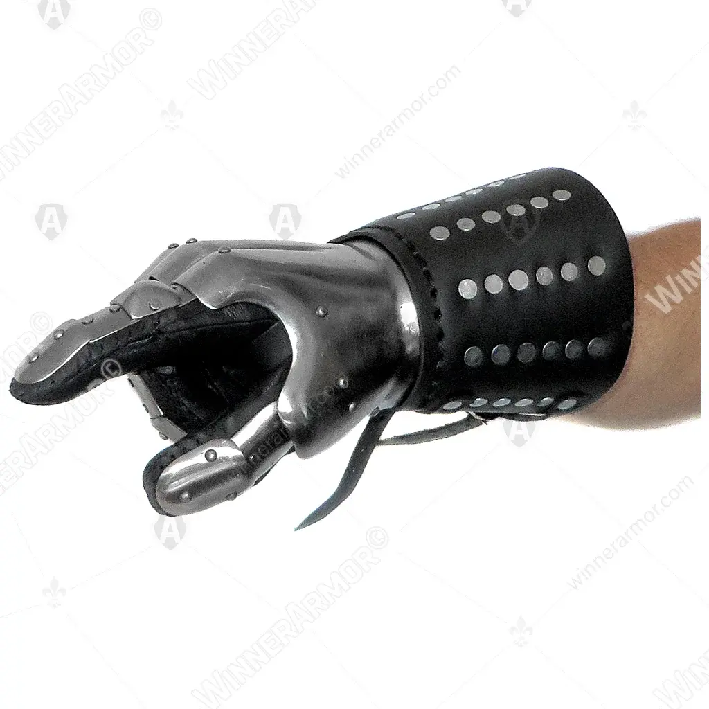 Hourglass Plate Gauntlets with Brigandine Cuff