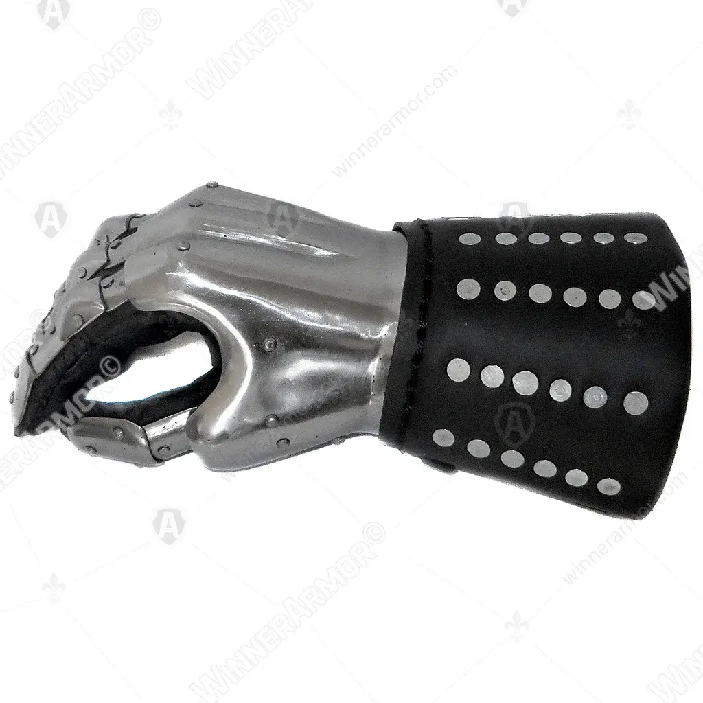 Hourglass Plate Gauntlets with Brigandine Cuff